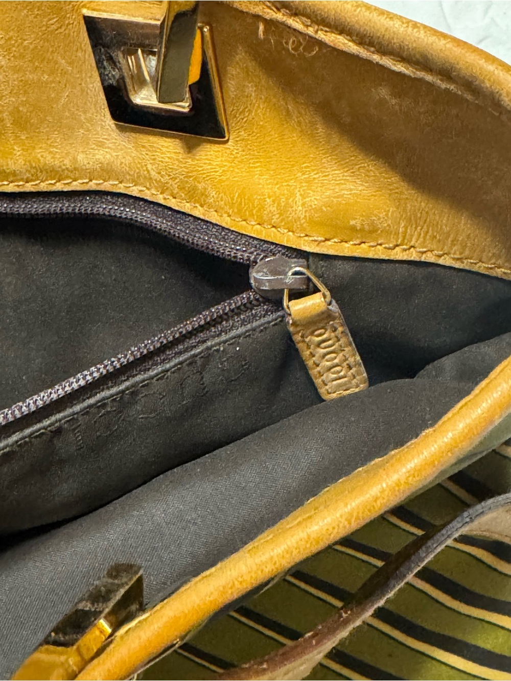 Vintage Gucci Rare Striped Two-Tone Tote Bag in Olive & Brown - Picture 6 of 8